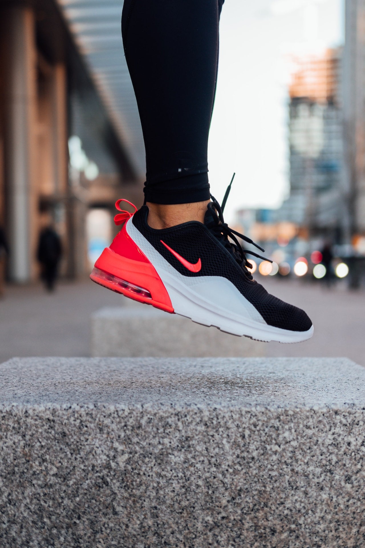 NIKE AIR MAX MOTION 2